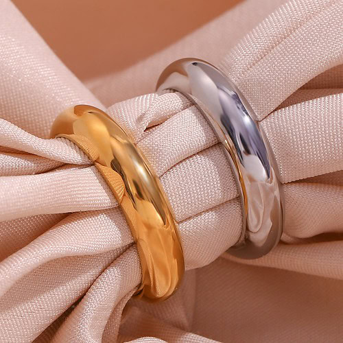 Klassischer Ring mit einer Dicke von 5 mm