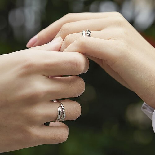 Partnerring Umarmen