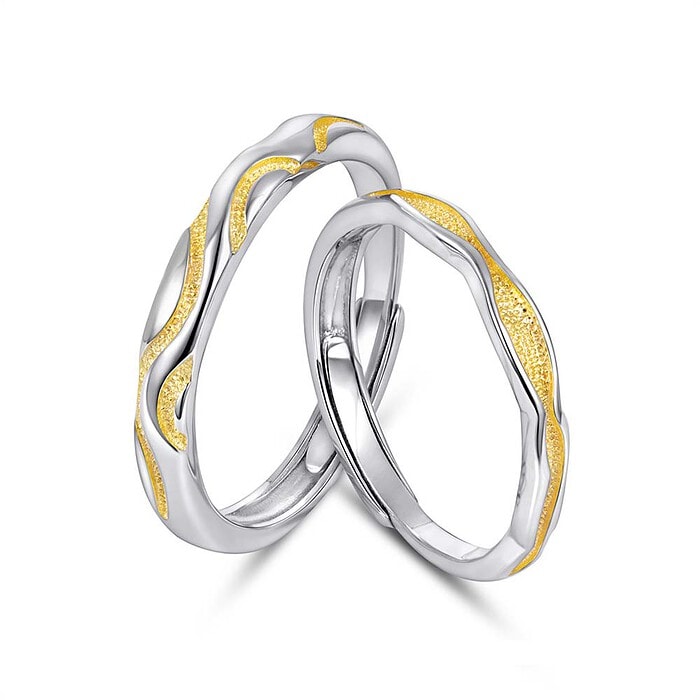 Partnerring aus Silber mit gelber Zierlinie