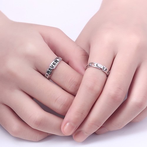 Partnerring mit buchstabe