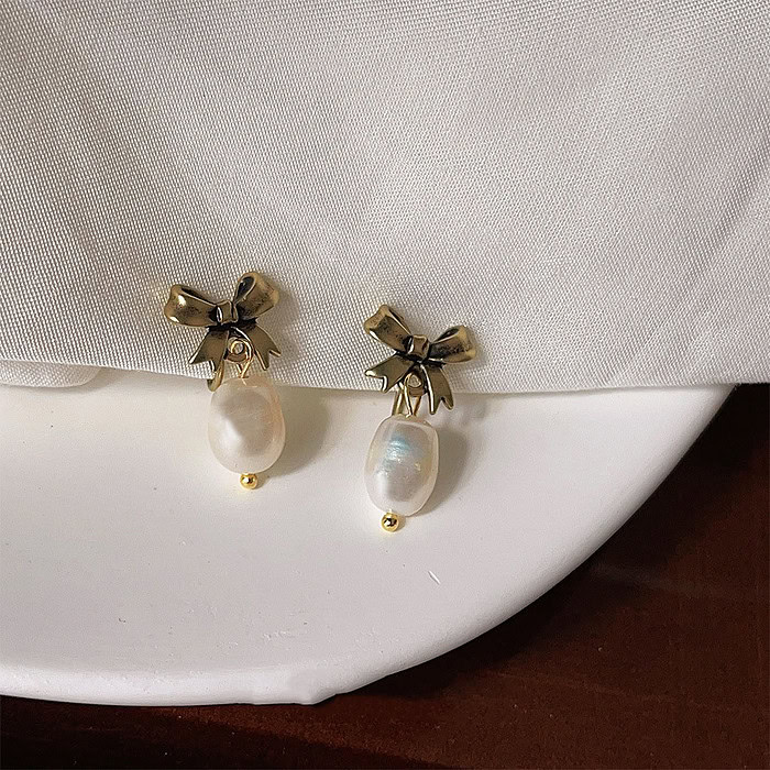 Bow Ohrclips mit Barockperlen