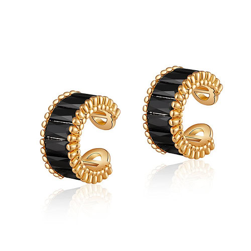 Schwarze ear cuff in Gold - die ohne Ohrlochstechen getragen werden können.