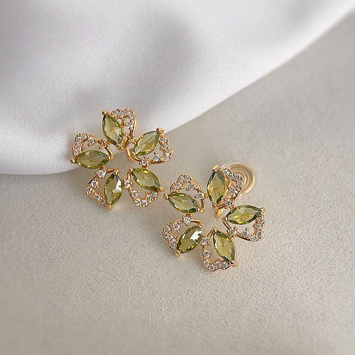 Olivgrün Blumen Ohrclips mit Zirkonia
