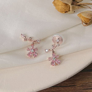 Rosa Blumen Ohrclips mit Zirkonia