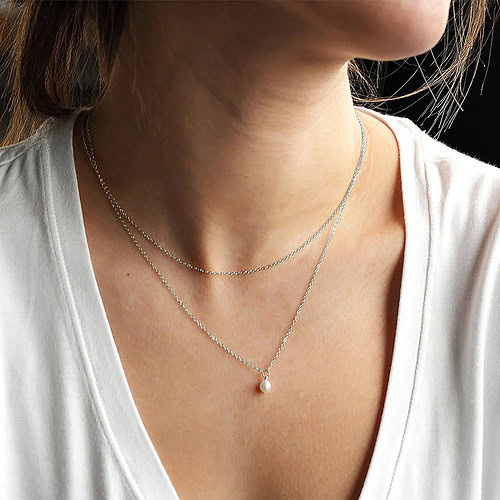 Feine Kette mit Perlenanhänger