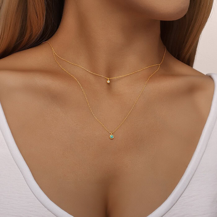 Zarte Kette mit Kleinem Stein