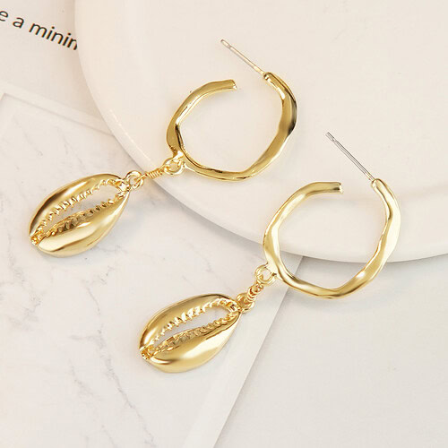 Gold Ohrringe mit Muschel