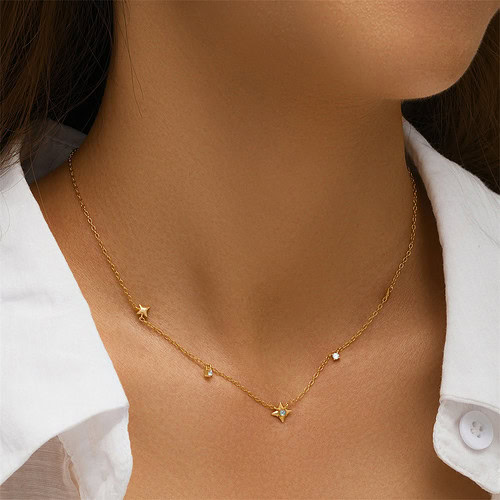 Dünne Kette mit Anhänger