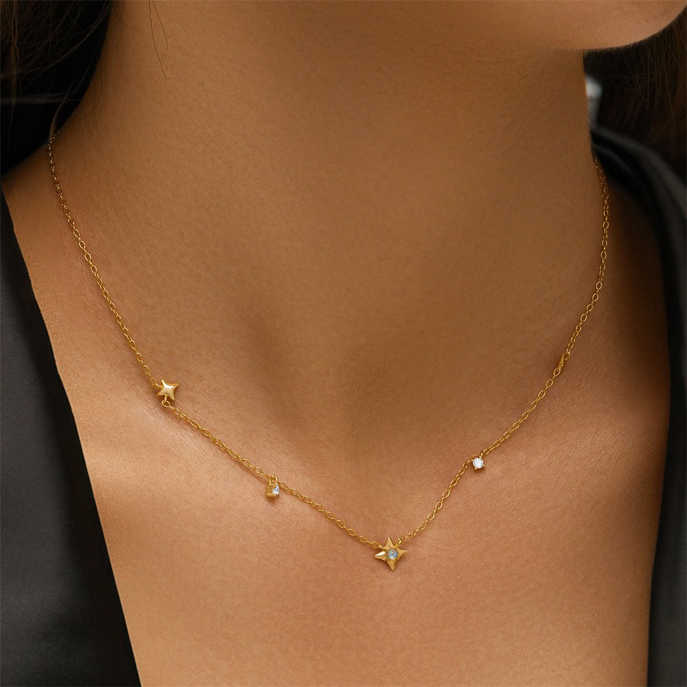 Dünne Kette mit Anhänger