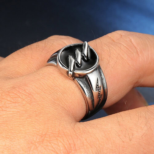 Signet Ring mit Blitz