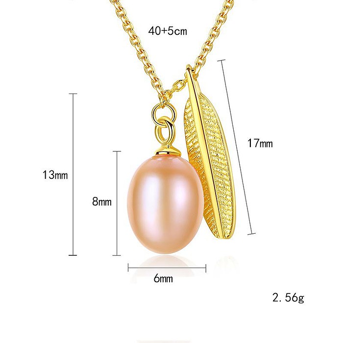 Goldene Kette mit Perle und Feder