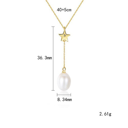 Goldene Kette mit Perlen und Stern