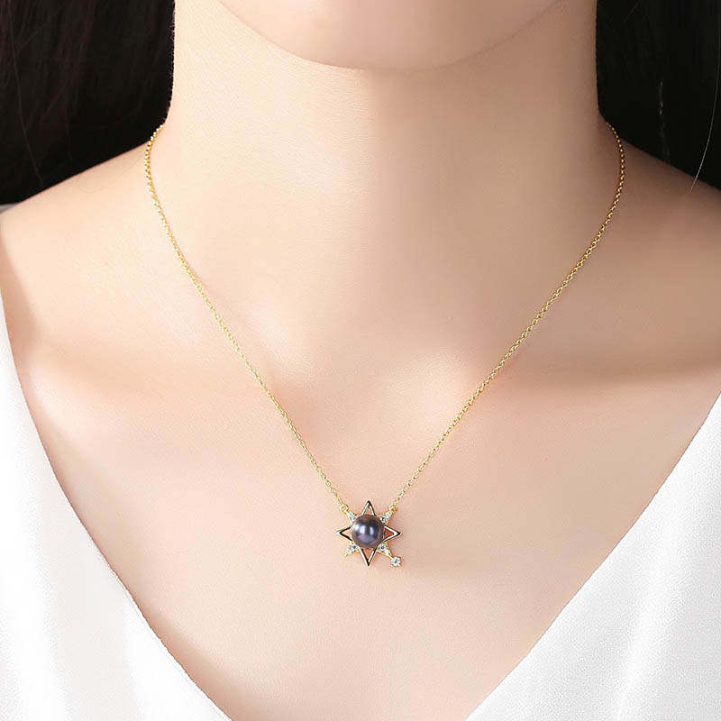Goldene Saturn Kette mit Perle