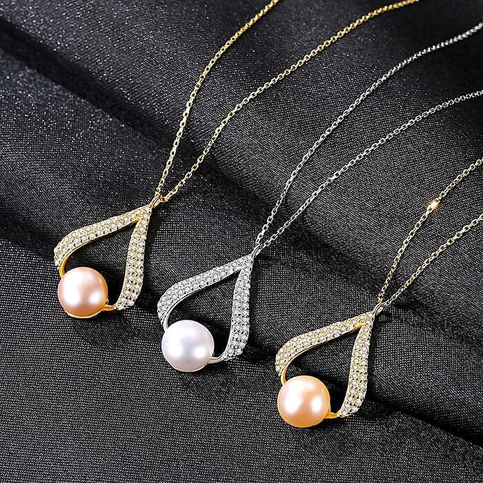 Goldene Kette mit Perlenanhänger