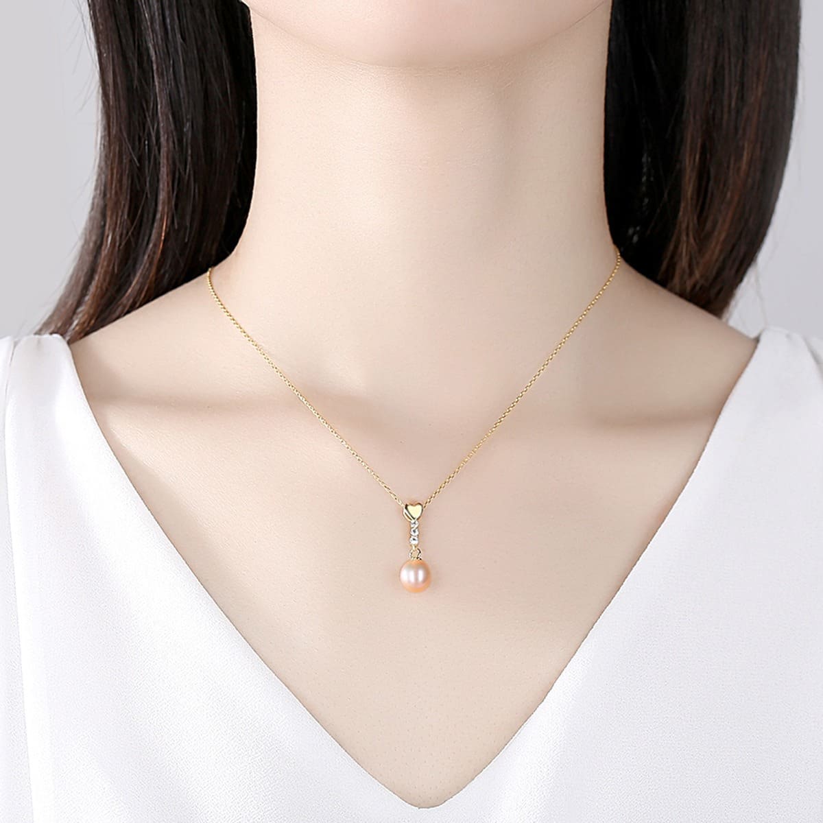 Goldene kette mit Perle Anhänger