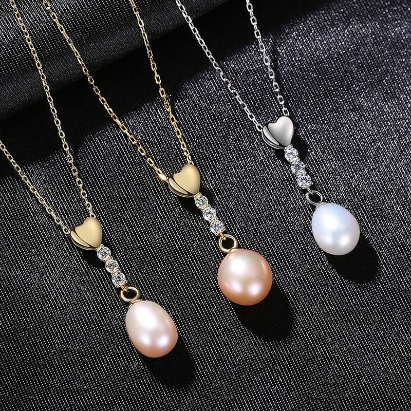 Goldene kette mit Perle Anhänger