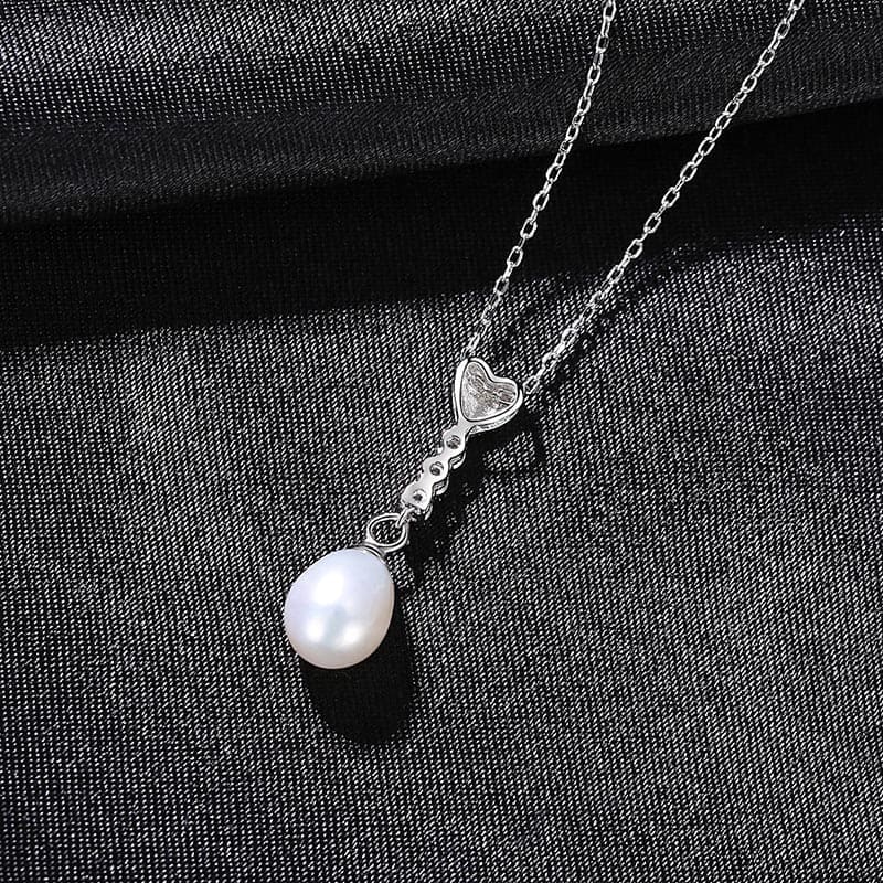 Goldene kette mit Perle Anhänger