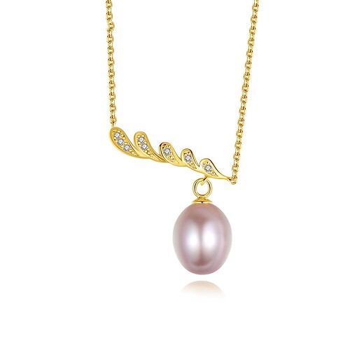 Goldene kette mit Süßwasserperlen