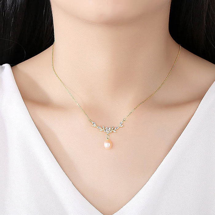 Goldene Blumen Kette mit Perle