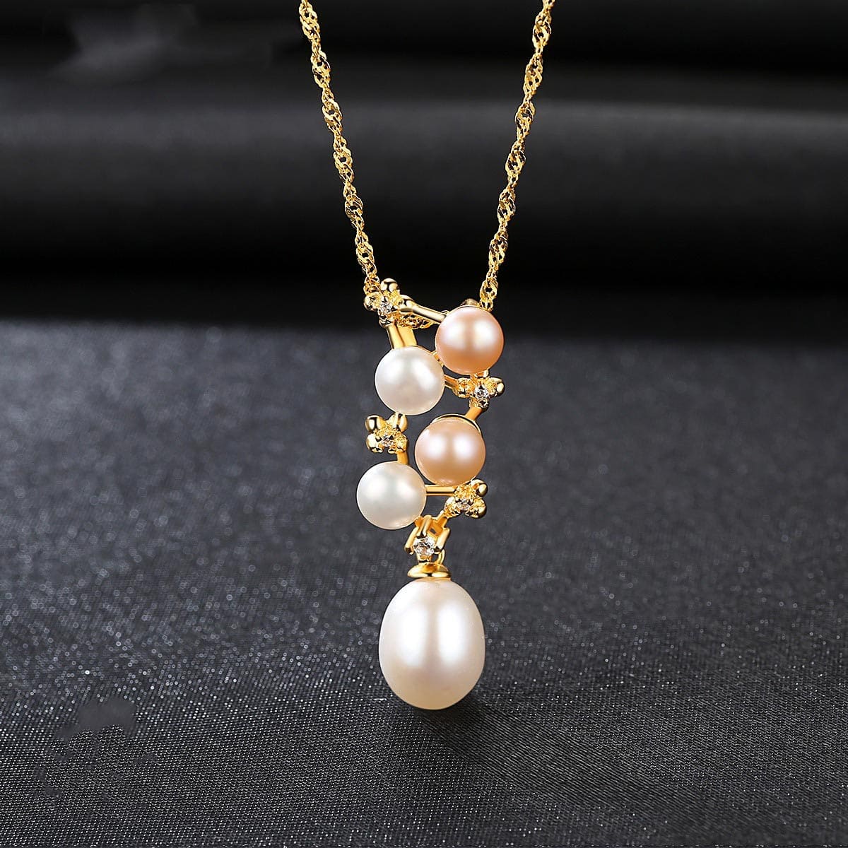 Goldene kette personalisieren mit Perlen
