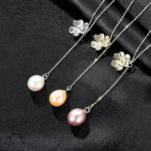 Goldene Y Kette mit Perlen und Blumen