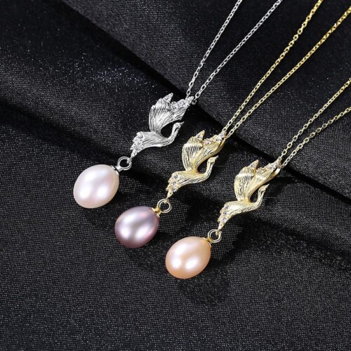 Goldene Kette mit Süßwasserperlen und vogel