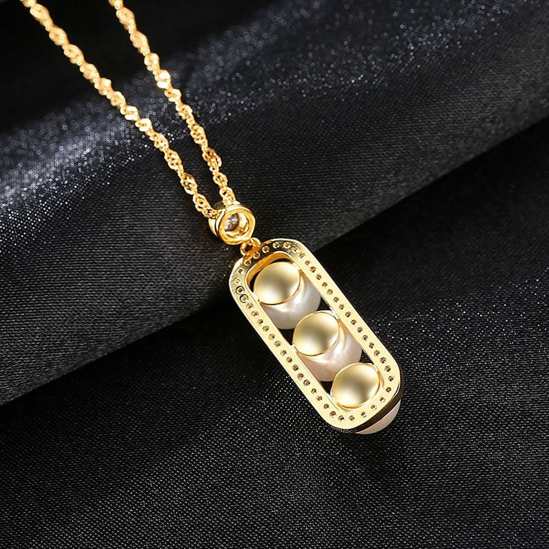 Schote goldene Kette mit 3 Perlen