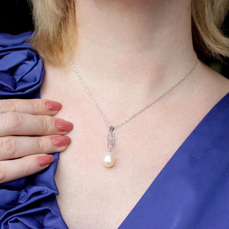 Kette mit Perlen und Zirkonia