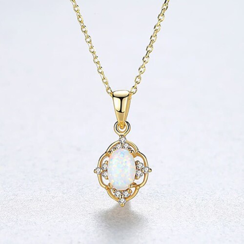 Goldene Kette mit Opal Anhänger