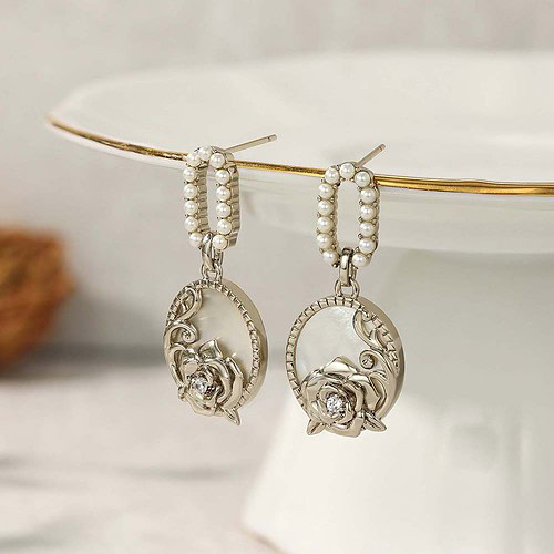 Vintage Ohrringe mit Rose
