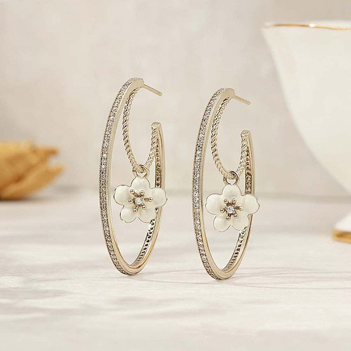 Hoops Ohrringe mit Blume Anhänger