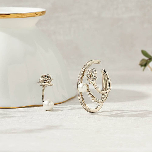 Ohrringe Asymmetrisch mit Rosenform