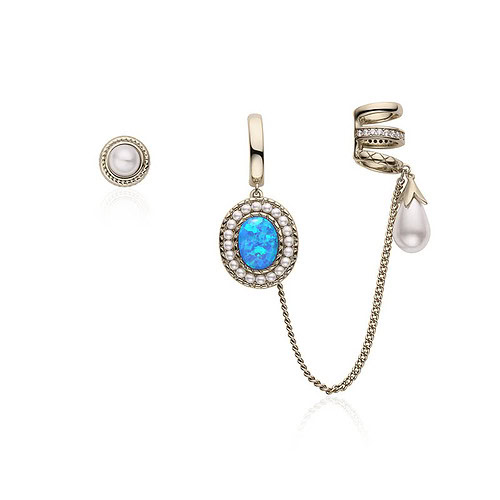 Asymmetrische Ohrringe Vergoldet mit Opal