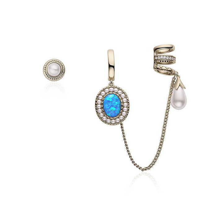 Asymmetrische Ohrringe Vergoldet mit Opal