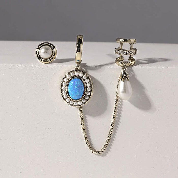 Asymmetrische Ohrringe Vergoldet mit Opal