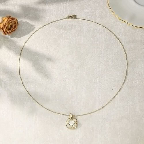 Damen Kette mit Eckig Anhänger