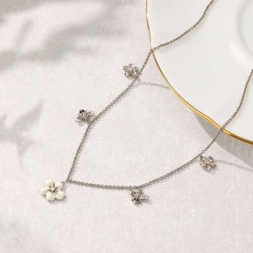 Süße Kette mit Blumen und Bienen Anhänger