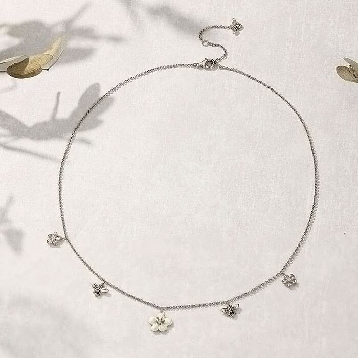 Süße Kette mit Blumen und Bienen Anhänger