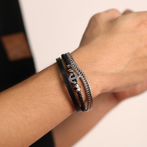 Armband Magnetverschluss Anker getragen am Handgelenk